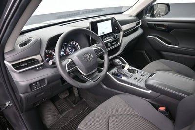 2025 Toyota Highlander LE