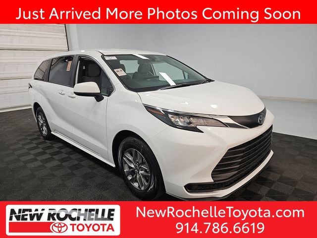 2026 Toyota Sienna LE 8 Passenger