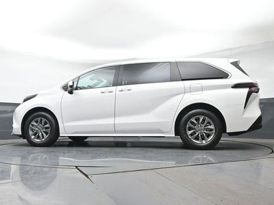 2026 Toyota Sienna LE 8 Passenger