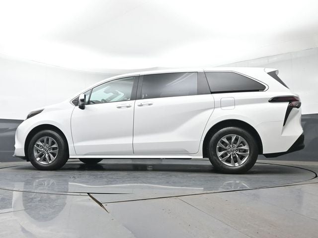 2026 Toyota Sienna LE 8 Passenger