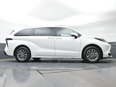 2026 Toyota Sienna LE 8 Passenger
