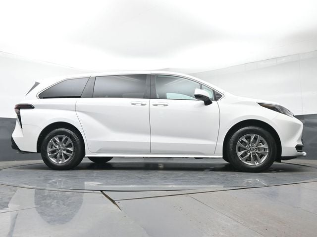 2026 Toyota Sienna LE 8 Passenger