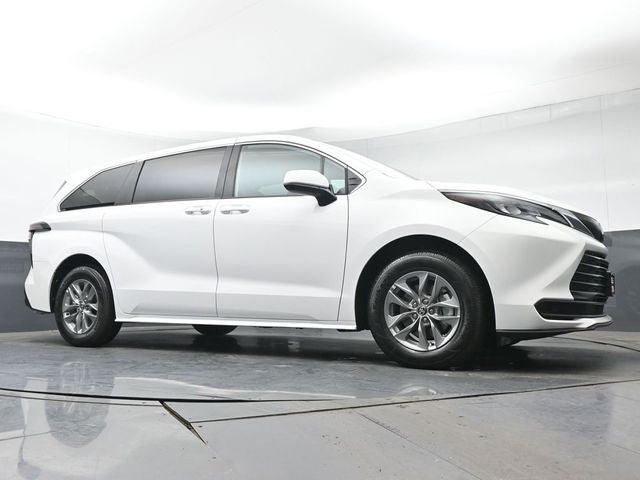2026 Toyota Sienna LE 8 Passenger