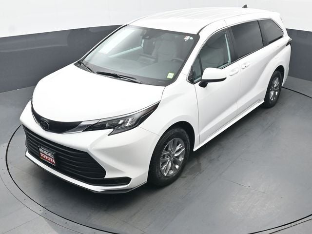 2026 Toyota Sienna LE 8 Passenger