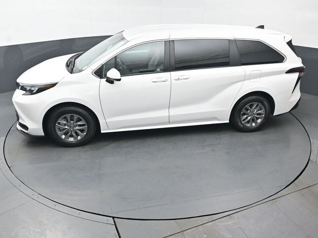 2026 Toyota Sienna LE 8 Passenger