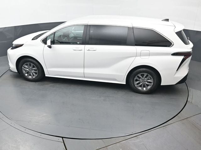 2026 Toyota Sienna LE 8 Passenger