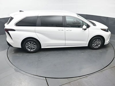 2026 Toyota Sienna LE 8 Passenger