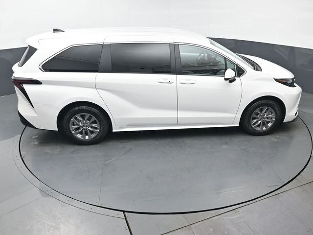 2026 Toyota Sienna LE 8 Passenger