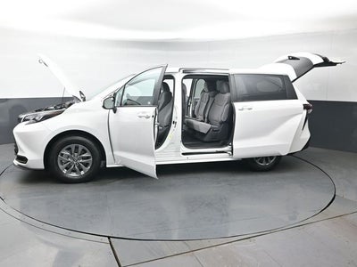 2026 Toyota Sienna LE 8 Passenger