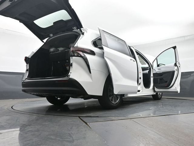 2026 Toyota Sienna LE 8 Passenger