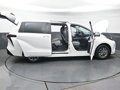 2026 Toyota Sienna LE 8 Passenger