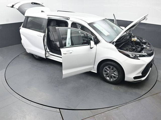 2026 Toyota Sienna LE 8 Passenger