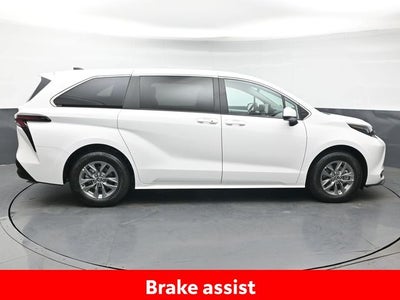 2026 Toyota Sienna LE 8 Passenger