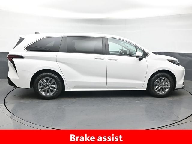 2026 Toyota Sienna LE 8 Passenger
