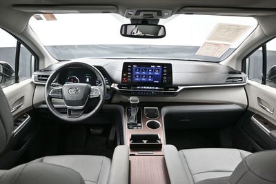 2023 Toyota Sienna XLE 8 Passenger