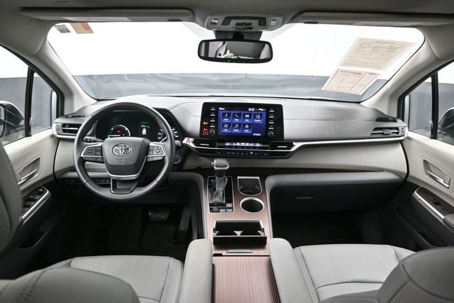 2023 Toyota Sienna XLE 8 Passenger