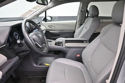 2023 Toyota Sienna XLE 8 Passenger