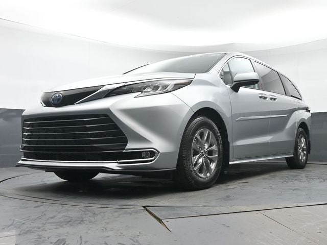 2023 Toyota Sienna XLE 8 Passenger