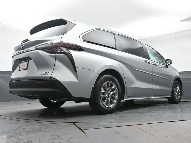 2023 Toyota Sienna XLE 8 Passenger