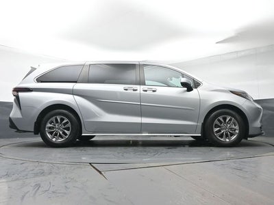 2023 Toyota Sienna XLE 8 Passenger
