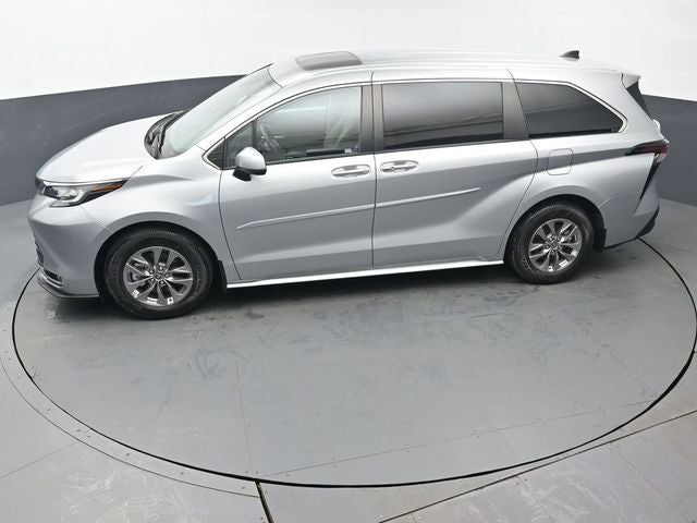 2023 Toyota Sienna XLE 8 Passenger