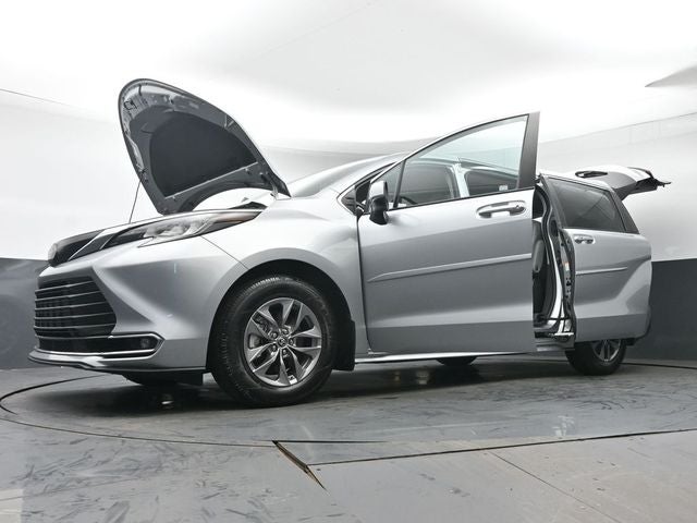 2023 Toyota Sienna XLE 8 Passenger