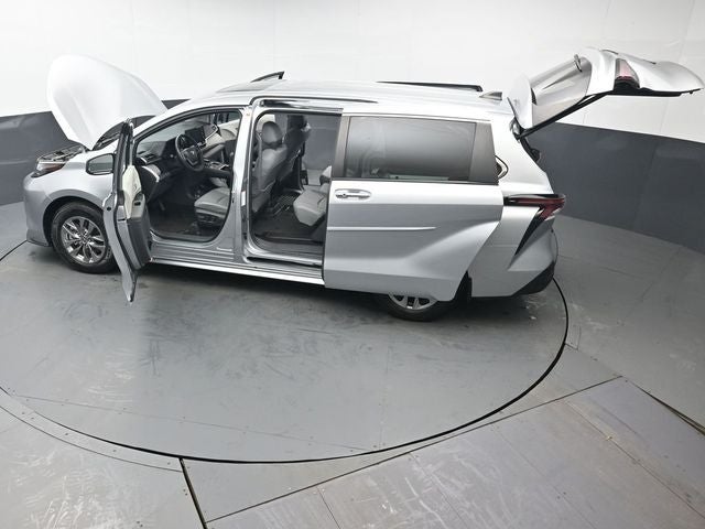 2023 Toyota Sienna XLE 8 Passenger