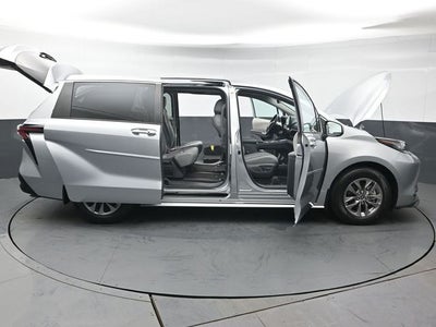 2023 Toyota Sienna XLE 8 Passenger