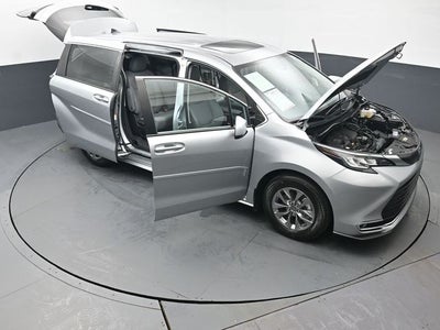 2023 Toyota Sienna XLE 8 Passenger