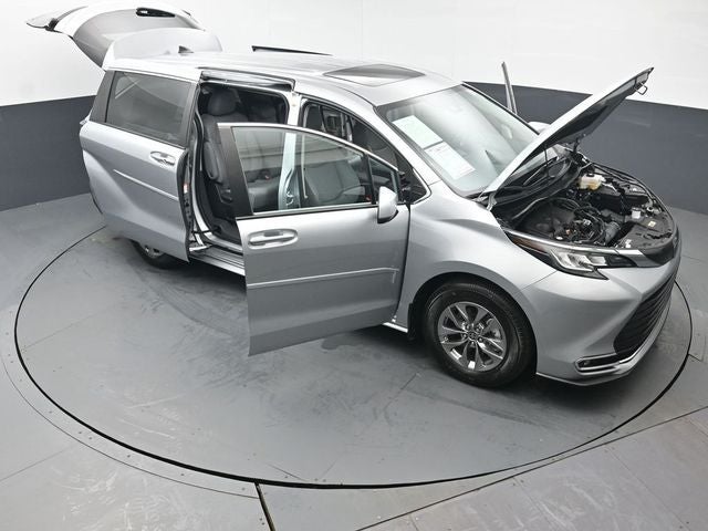 2023 Toyota Sienna XLE 8 Passenger