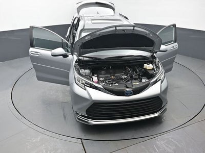 2023 Toyota Sienna XLE 8 Passenger