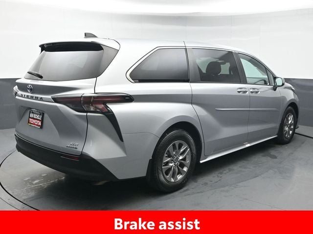 2023 Toyota Sienna XLE 8 Passenger