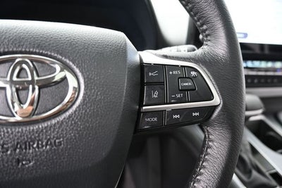 2025 Toyota Sienna XLE 8 Passenger