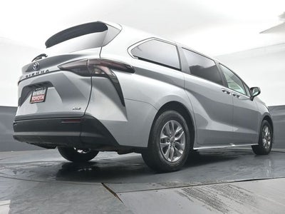 2025 Toyota Sienna XLE 8 Passenger