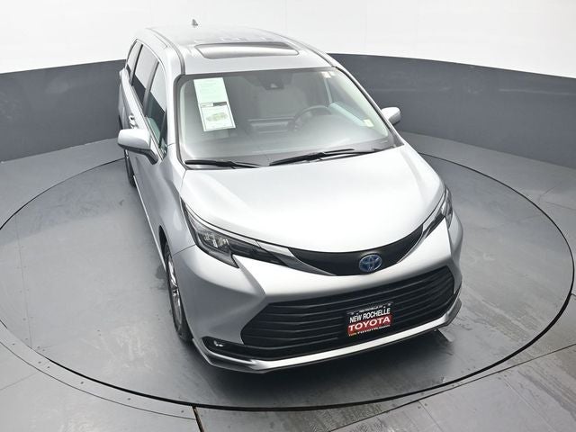 2025 Toyota Sienna XLE 8 Passenger
