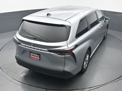 2025 Toyota Sienna XLE 8 Passenger