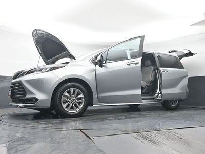 2025 Toyota Sienna XLE 8 Passenger