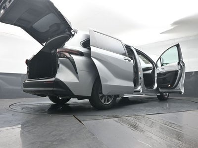 2025 Toyota Sienna XLE 8 Passenger