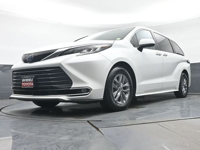 2022 Toyota Sienna XLE 7 Passenger