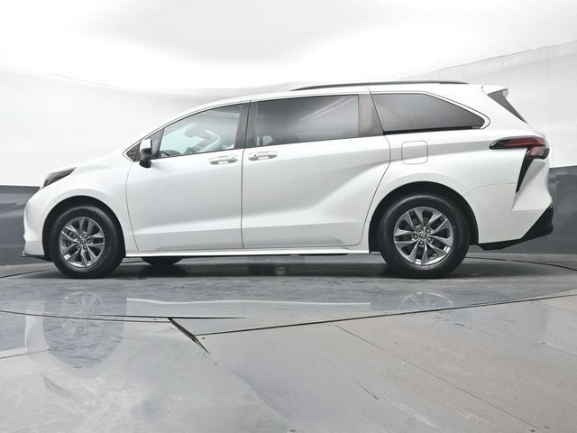 2022 Toyota Sienna XLE 7 Passenger