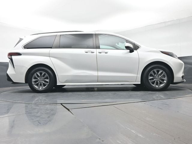2022 Toyota Sienna XLE 7 Passenger