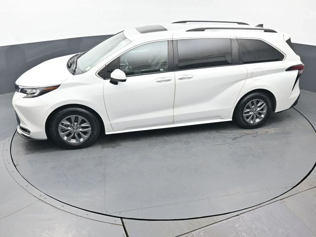 2022 Toyota Sienna XLE 7 Passenger