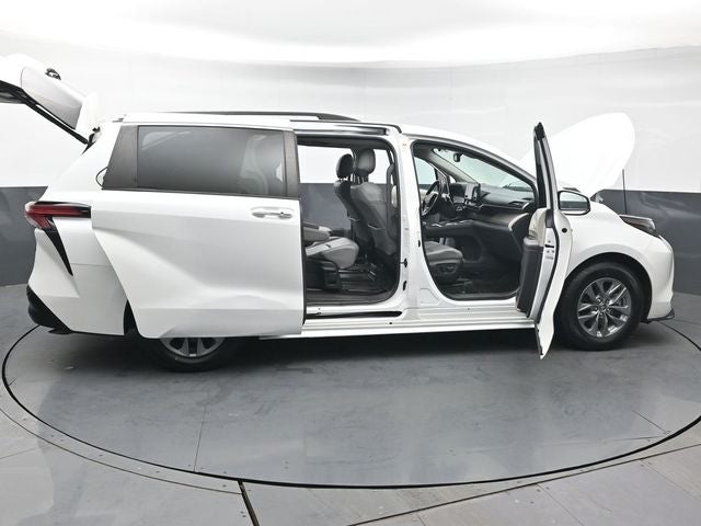 2022 Toyota Sienna XLE 7 Passenger