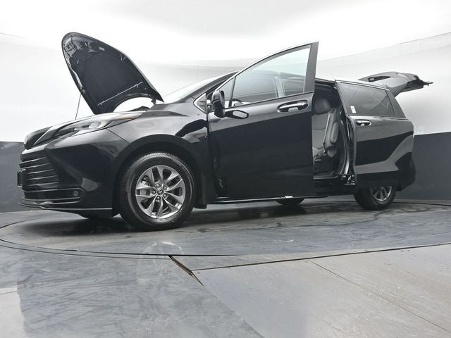 2025 Toyota Sienna XLE 7 Passenger