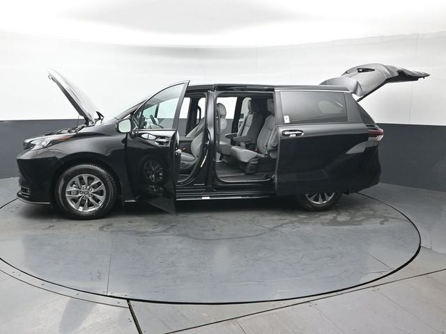 2025 Toyota Sienna XLE 7 Passenger