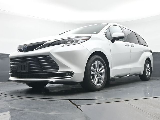 2023 Toyota Sienna Limited 7 Passenger