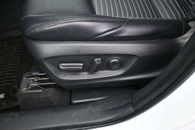 2023 Toyota Corolla Cross Hybrid XSE