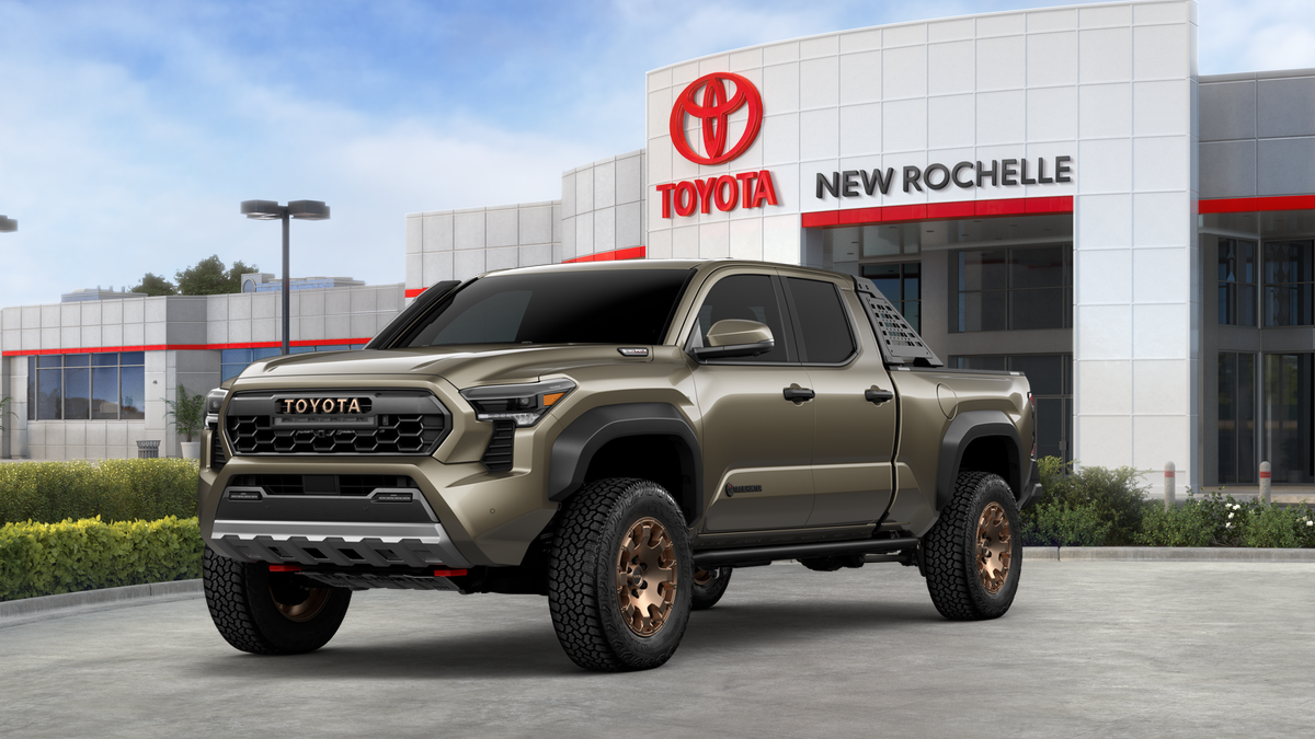 2026 Toyota Tacoma i-FORCE MAX Tacoma Trailhunter