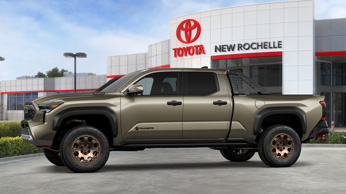 2026 Toyota Tacoma i-FORCE MAX Tacoma Trailhunter